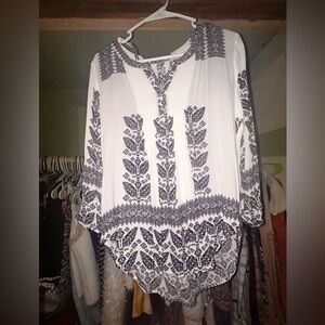 Daniel Rainn Amely split neck top